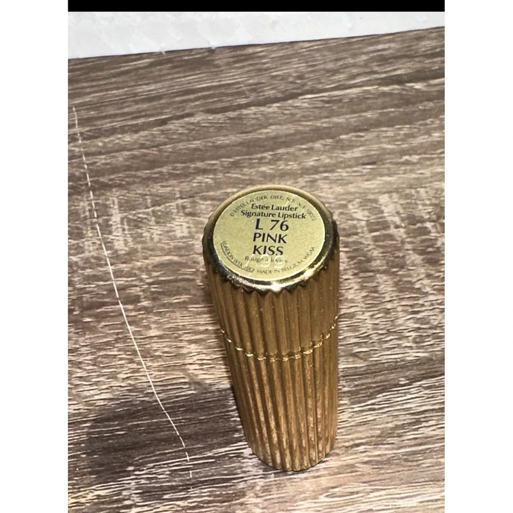 Estee Lauder Signature‎ Lipstick Pink Kiss L76 Pink Gold Fluted Case Heart face
